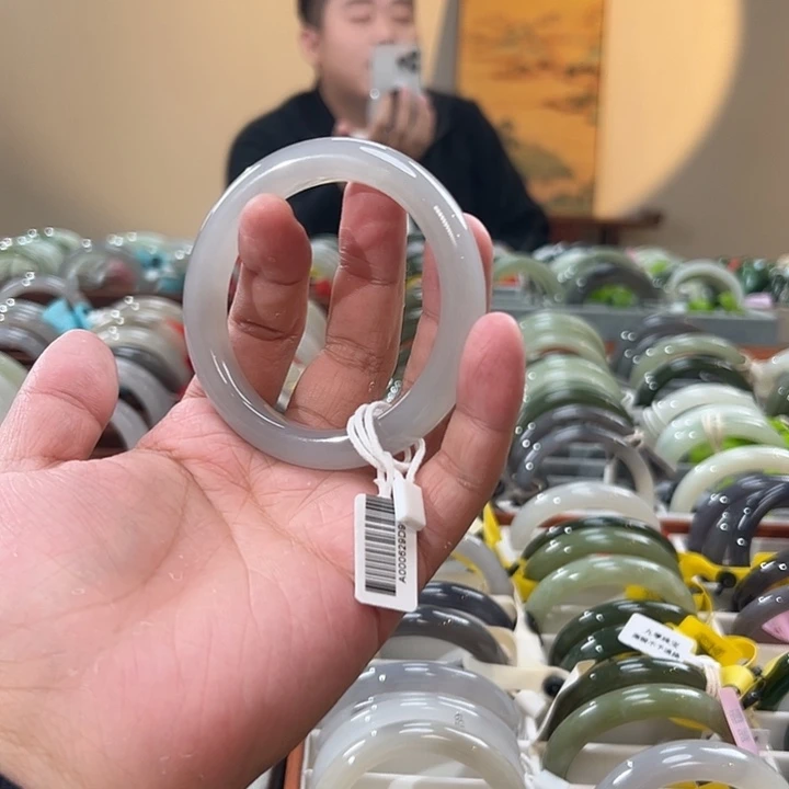 Q****未镶嵌手镯和田玉烟紫手镯A0062-59