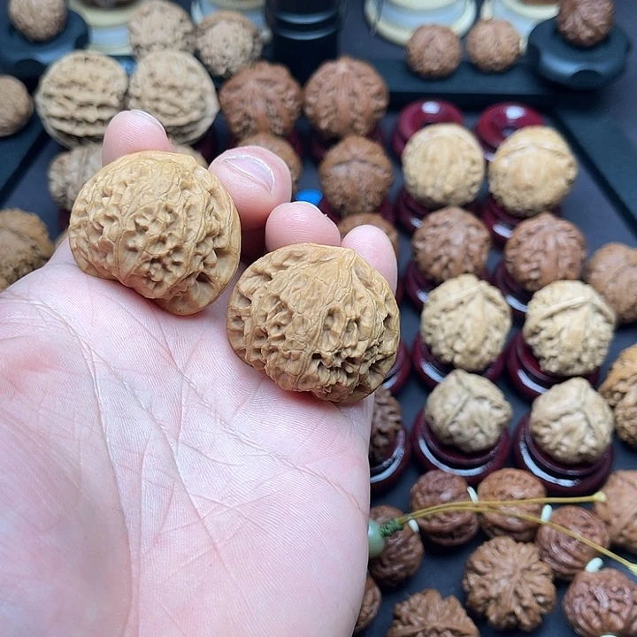 苏****把件文玩核桃宫灯