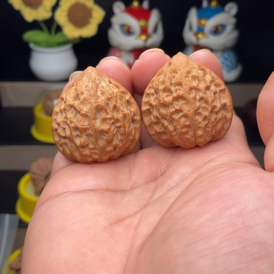 文玩核桃吊坠37金牛