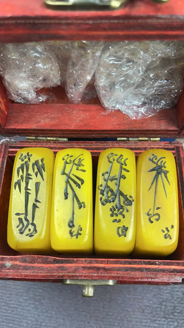 寿山石鸡油黄套盒