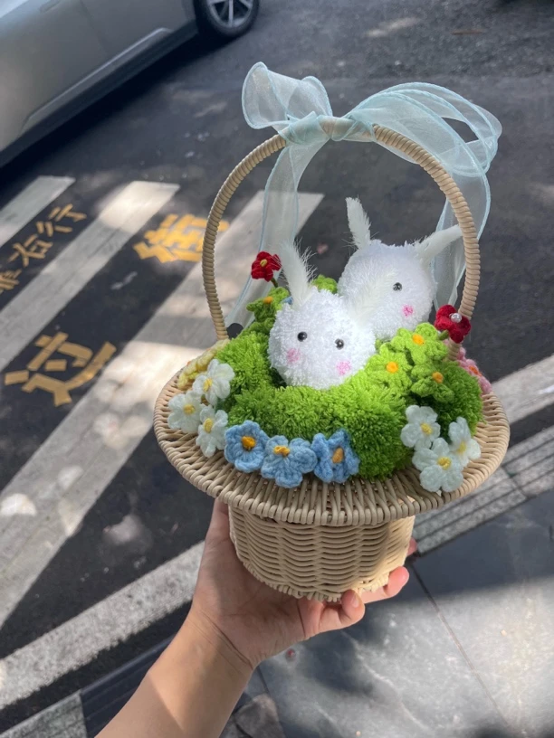 兔子吃草玩偶毛绒花束七夕情人节送女友手工编织带灯手捧花成品