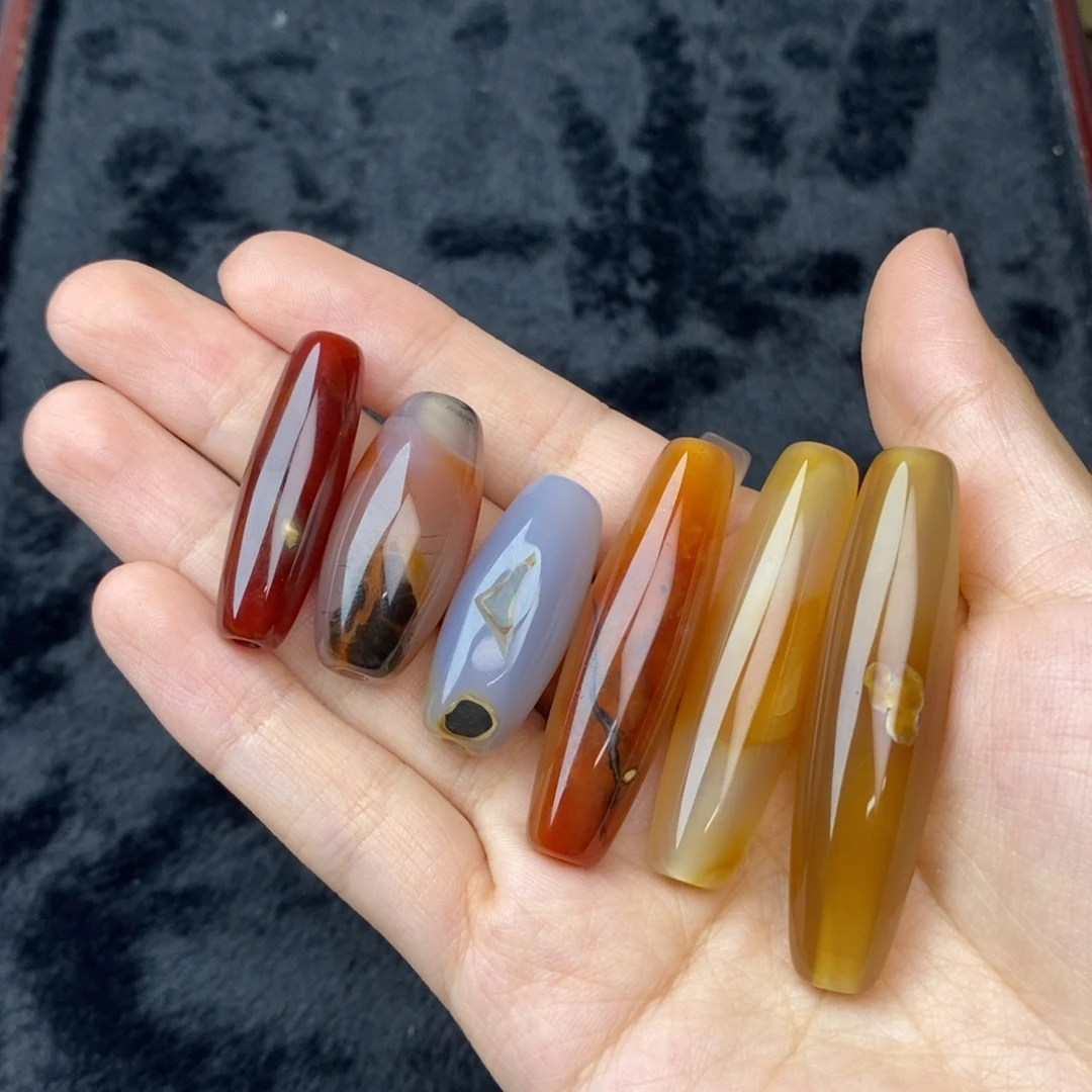 玛瑙/玉髓颈饰未镶嵌一**名