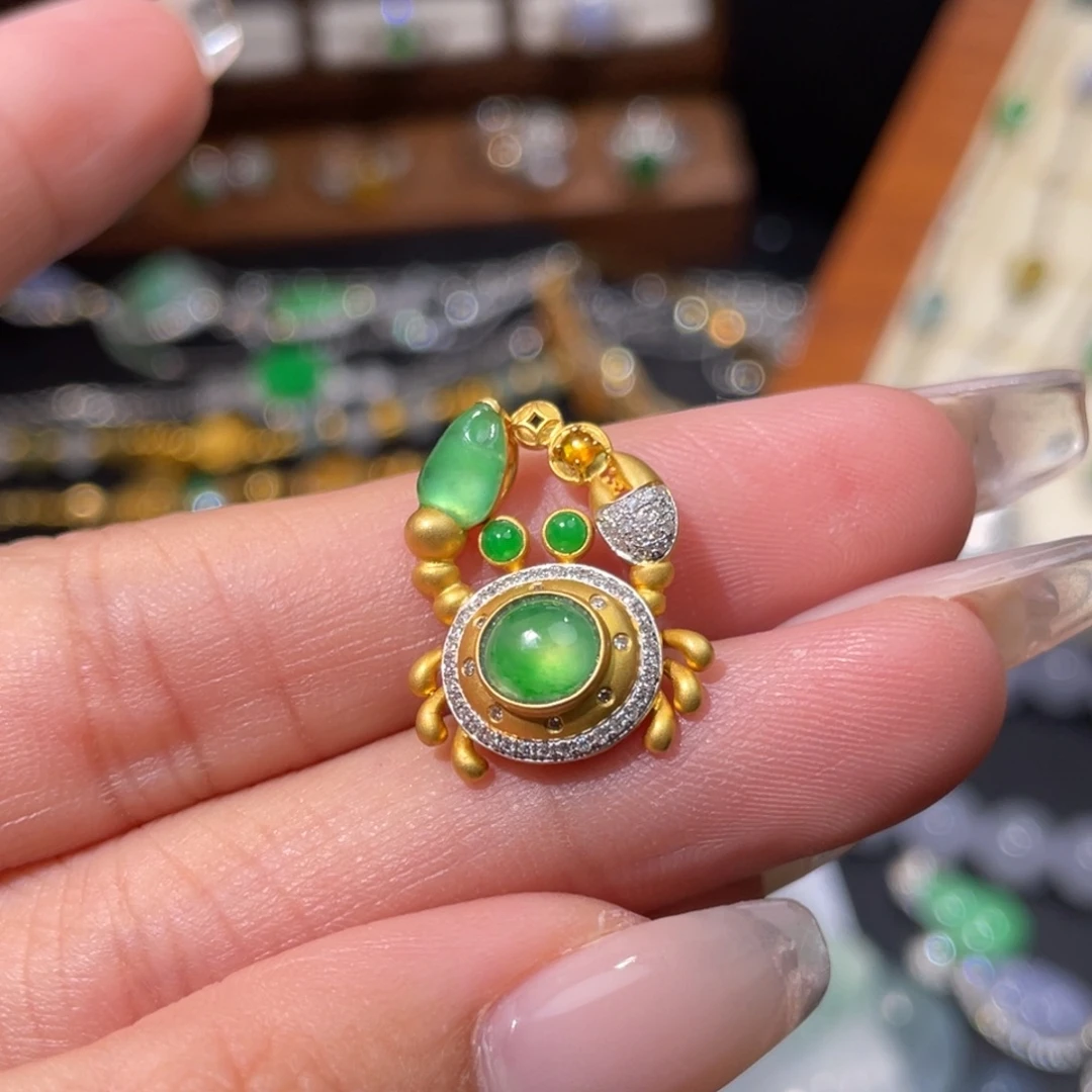 翡翠18K金镶嵌颈饰