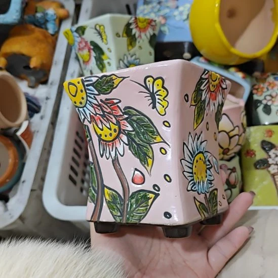 当场拍满15元发货不凑不发，花盆盆口不方不圆有针孔黑点是正常的，