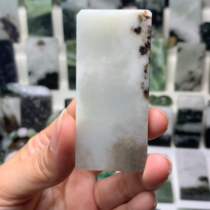 独山玉未镶嵌颈饰