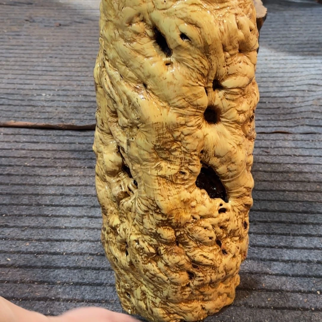 台***哥龙纹鸡心枣木手工艺品