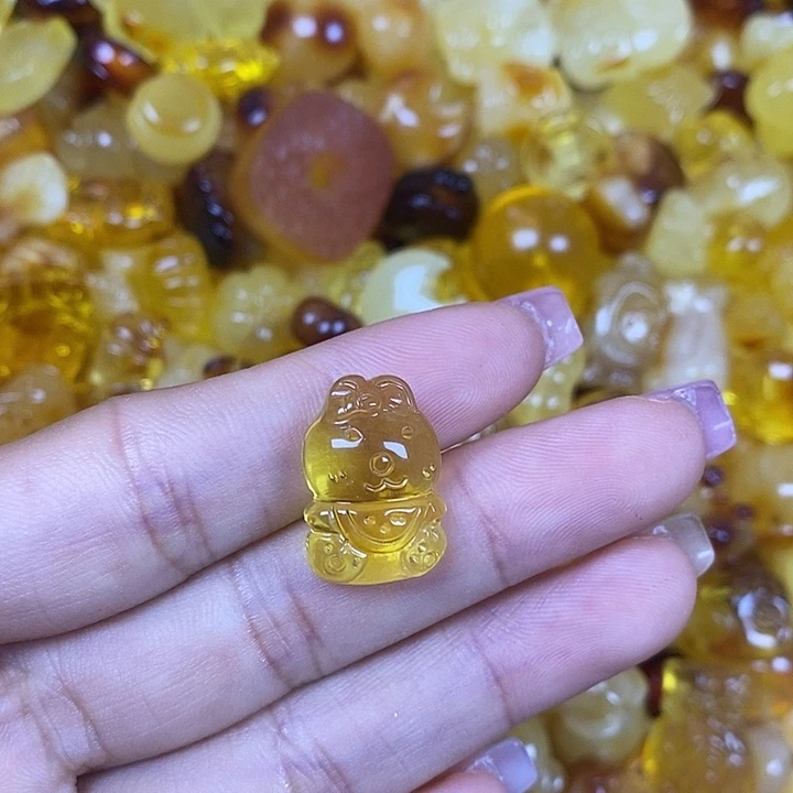 橄榄核吊坠小兔子95