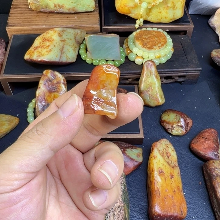 岫岩河磨玉（透闪石质玉）未镶嵌颈饰