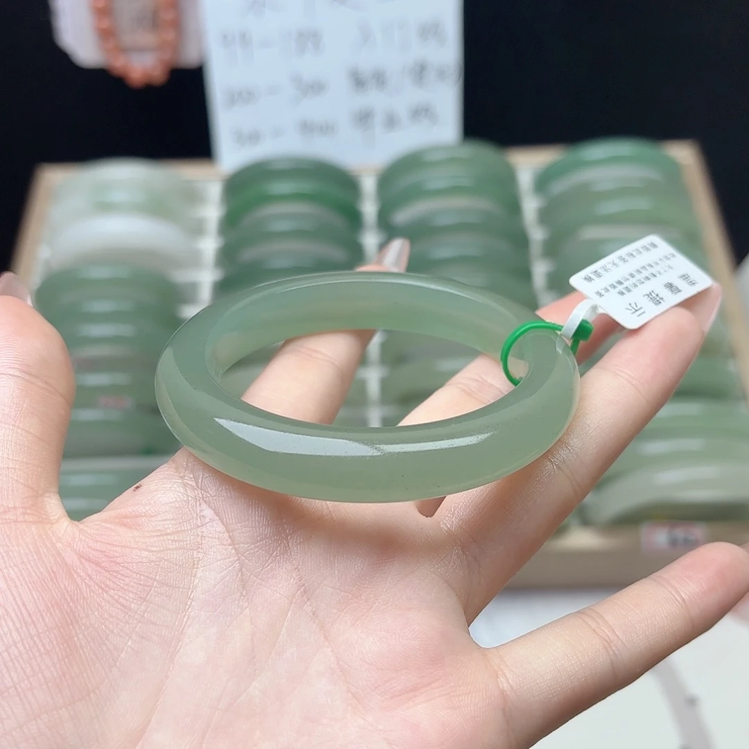 未镶嵌手镯石英质玉56