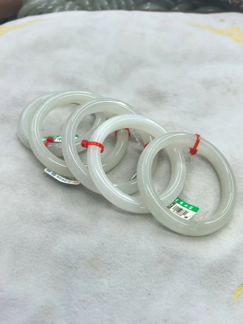 和田玉冰底蜂蜜水手镯（拍一发一，多样发货，一物一证）