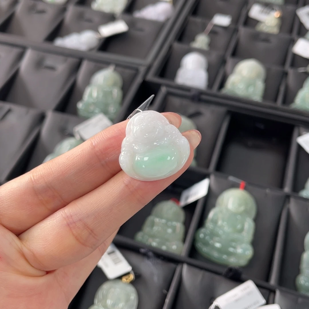 翡翠颈饰未镶嵌佛公