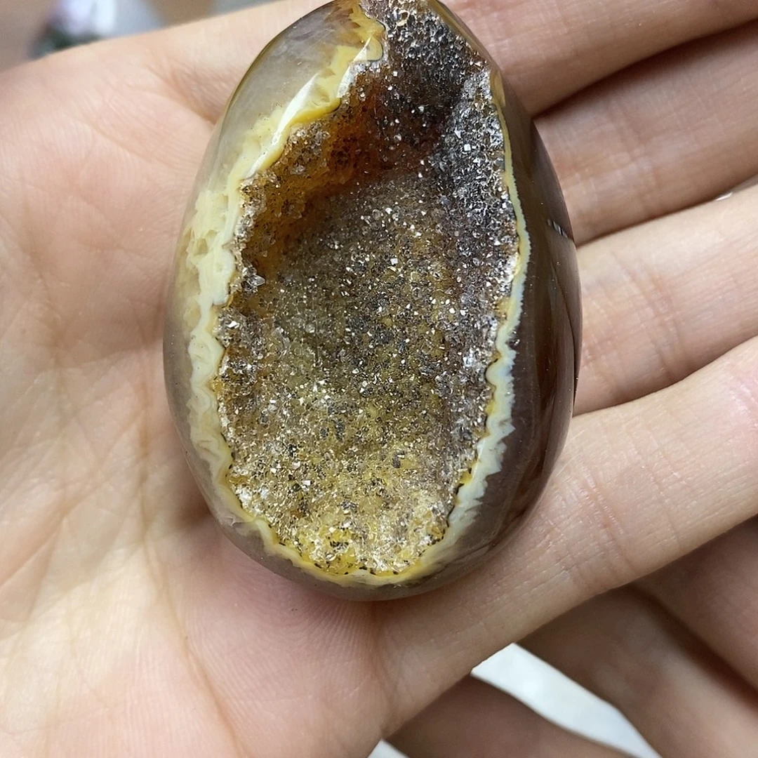 旗***香玛瑙/玉髓未镶嵌天然玛瑙龙蛋