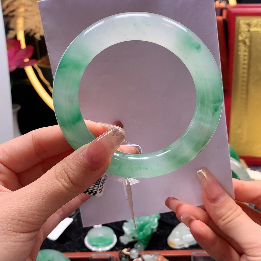 石英质玉手镯未镶嵌一****晶