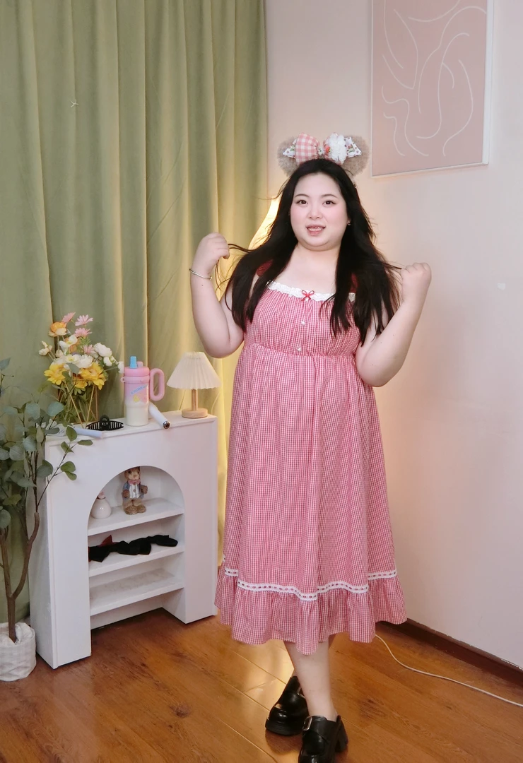 少女心肆【草莓啵啵糖】大码显瘦红格子可爱俏皮裙摆花边吊带连衣裙