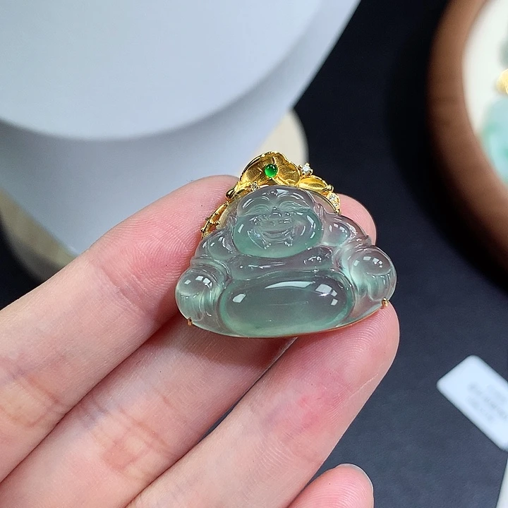 翡翠18K金镶嵌颈饰佛公