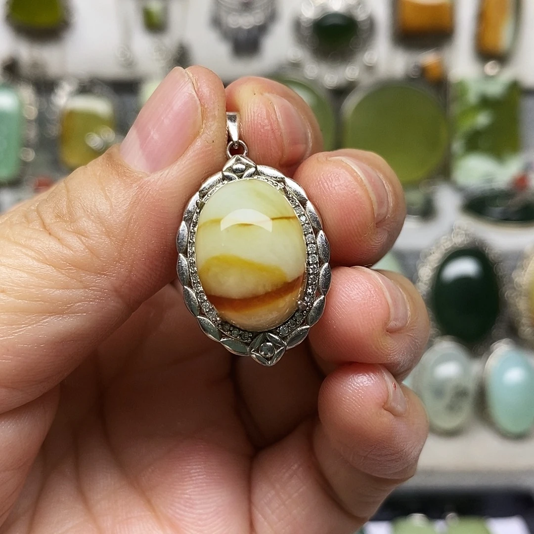 蛇纹石玉银S925镶嵌吊坠