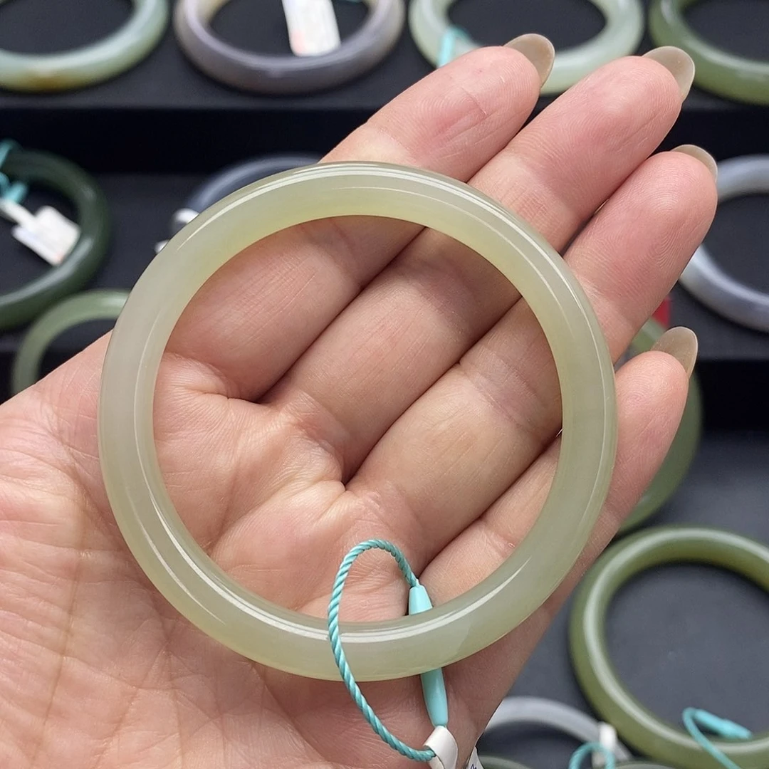 和田玉手镯未镶嵌53.54