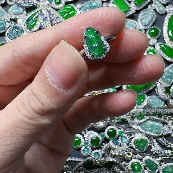 翡翠颈饰未镶嵌天然A货翡翠放漏