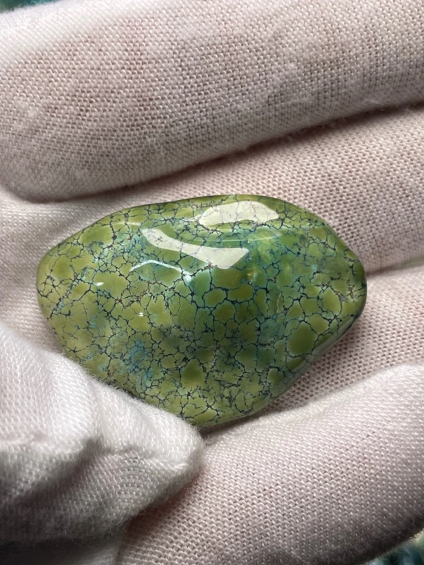 菜籽黄随形，克重9.2克