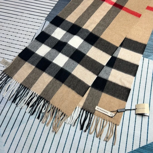 未使用 BURBERRY/博柏利 经典格纹羊绒围巾200*36