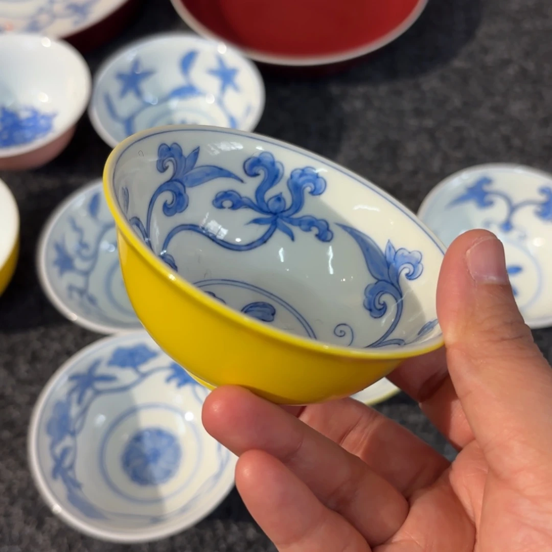 瓷微微瑕 鸡油黄宝莲纹杯