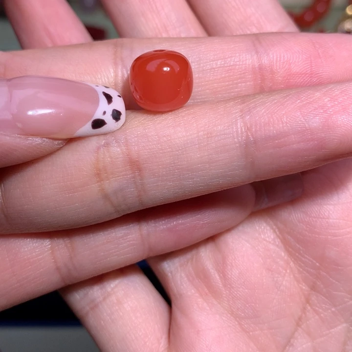 南红玛瑙保山柿子红老型沙袋未镶嵌得****。10.5×9.6