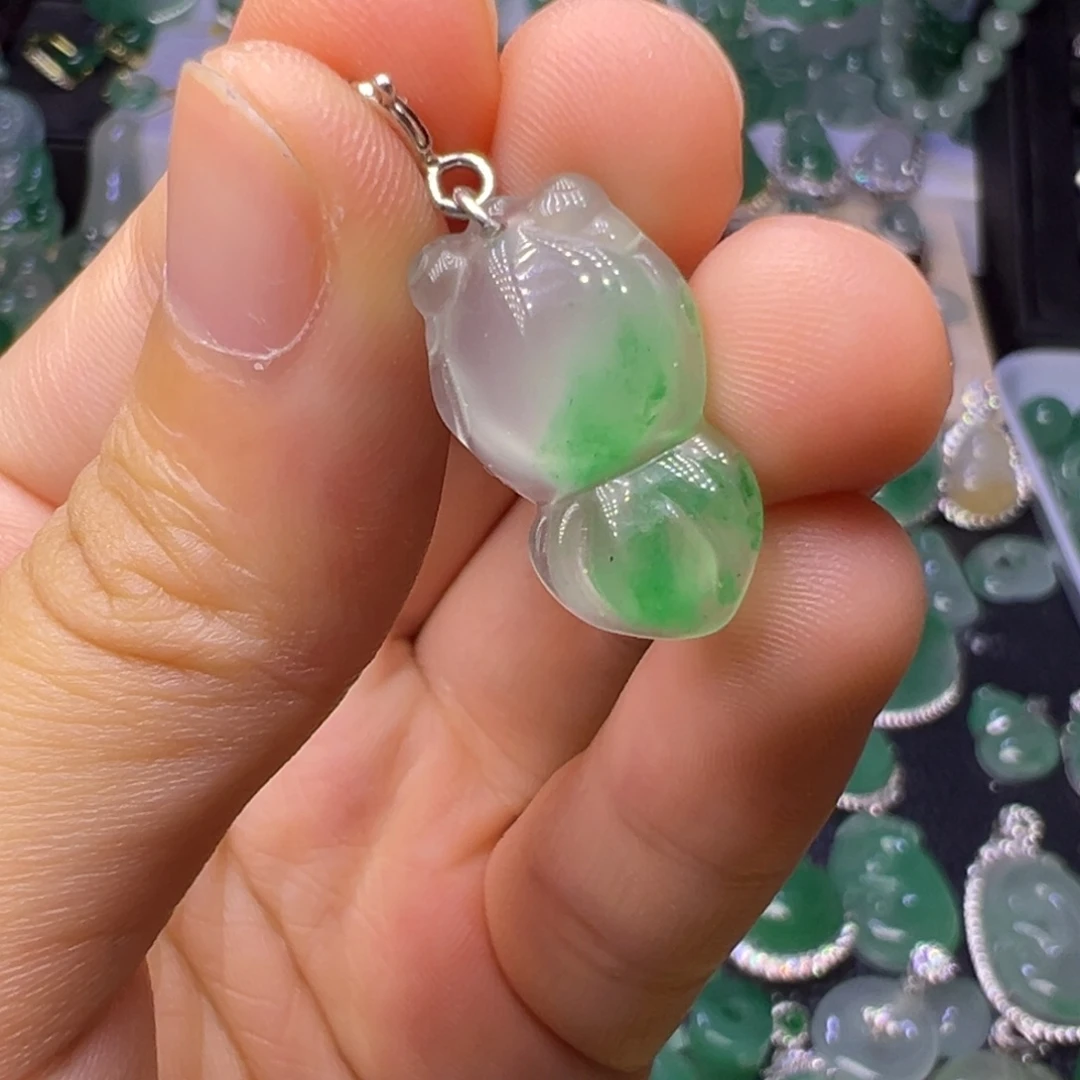 石英质玉（非洲翠）未镶嵌颈饰