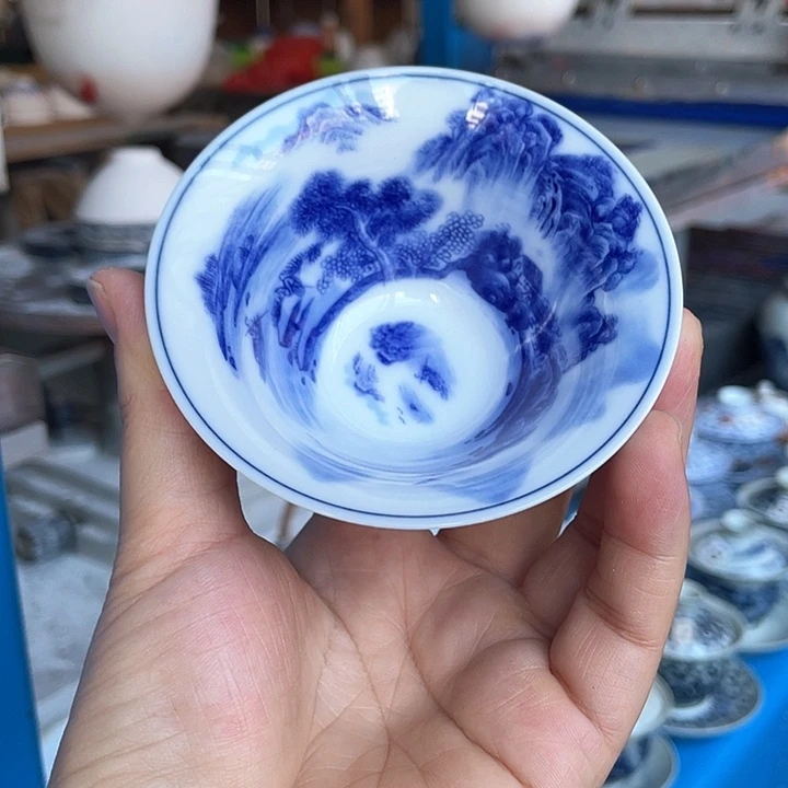 青花釉下彩杯子哈