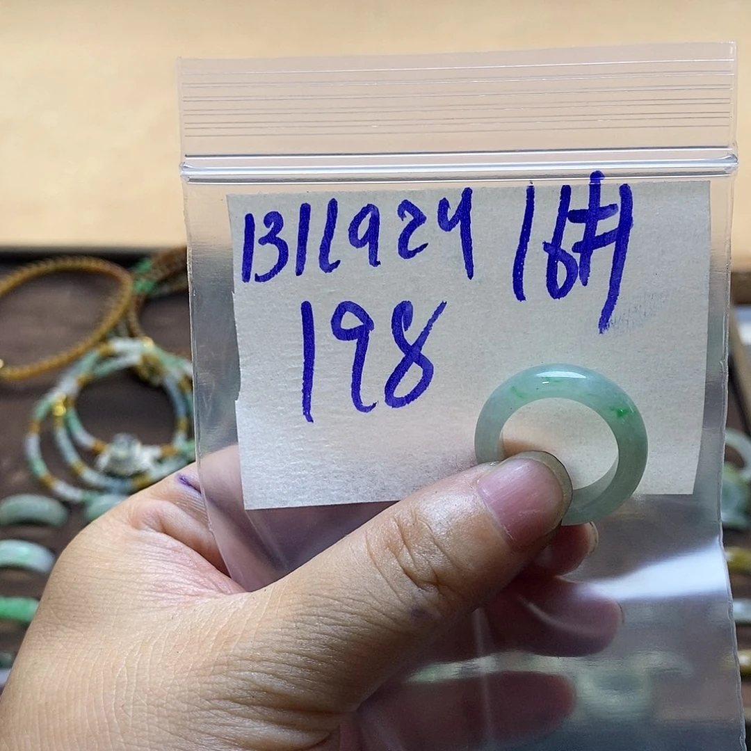 未镶嵌定制翡翠金**玉