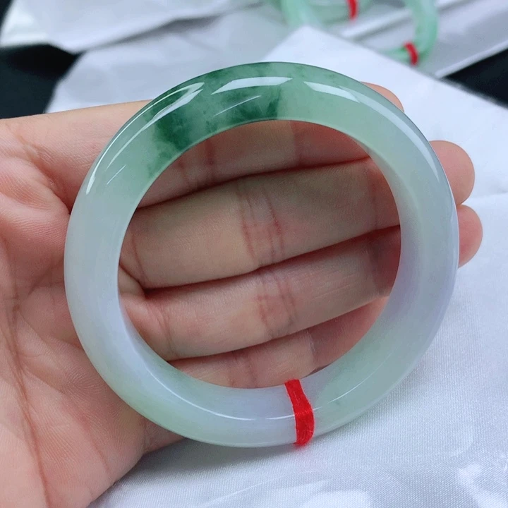 翡翠手镯未镶嵌53+飘绿翡翠手镯