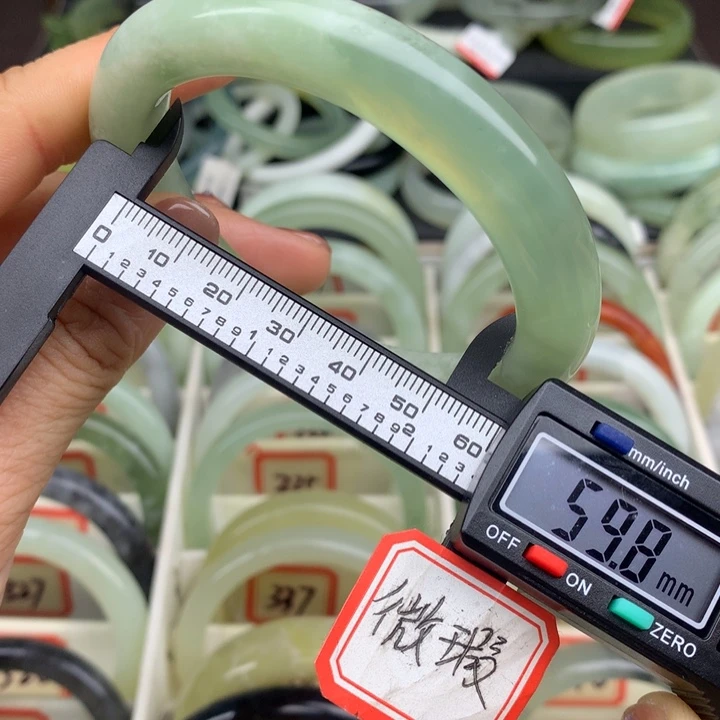 蛇纹石玉未镶嵌手镯347