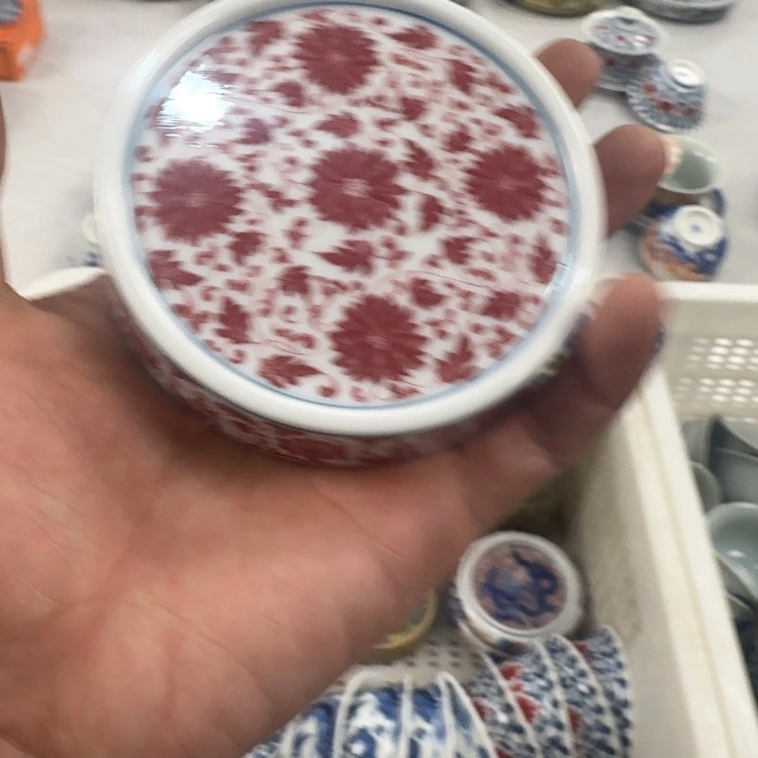 摆件釉里红缠枝莲盖置全红