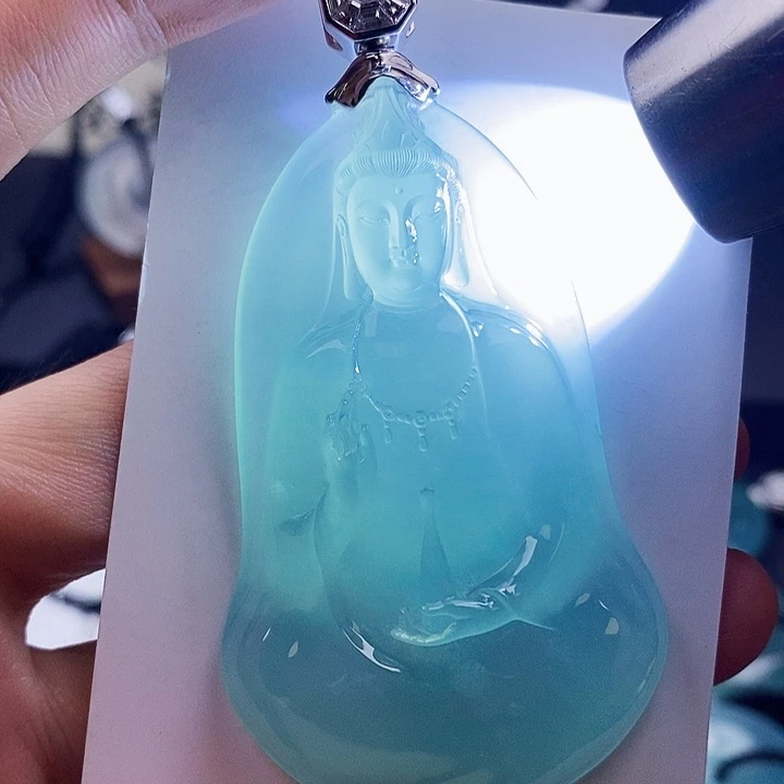 翡翠18K金镶嵌颈饰嘻*素衣