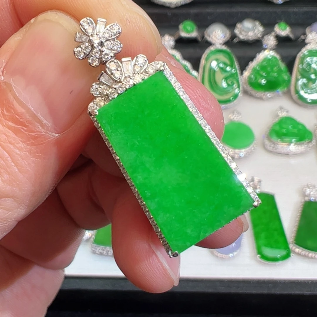 翡翠吊坠(不含链)18K金镶嵌