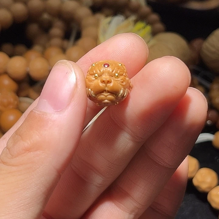 ****球猴头核桃吊坠犬王