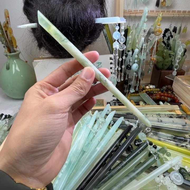 蛇纹石玉发饰未镶嵌青*