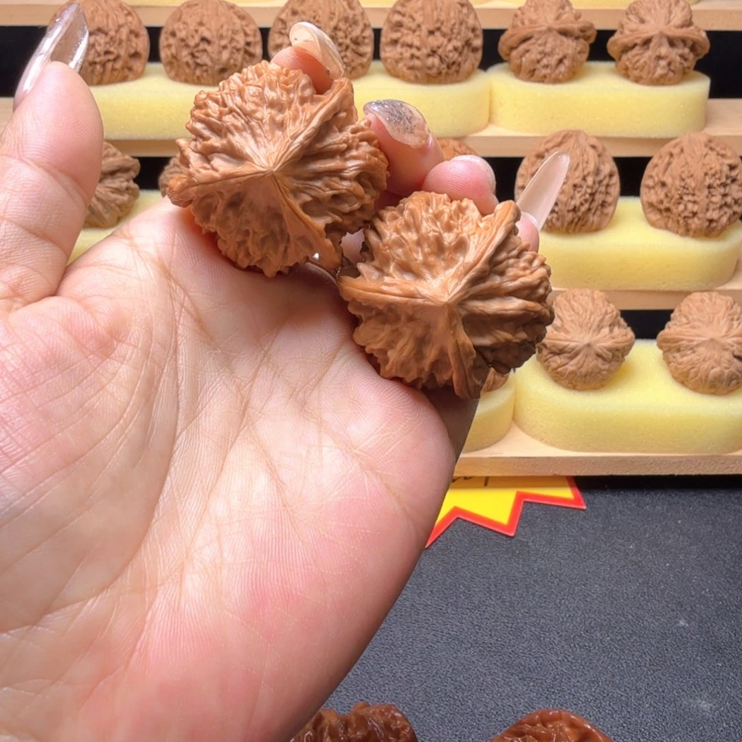 文玩核桃吊坠39尺红马蹄三楞