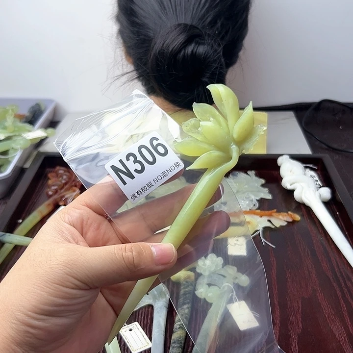 蛇纹石玉发饰合金昌*