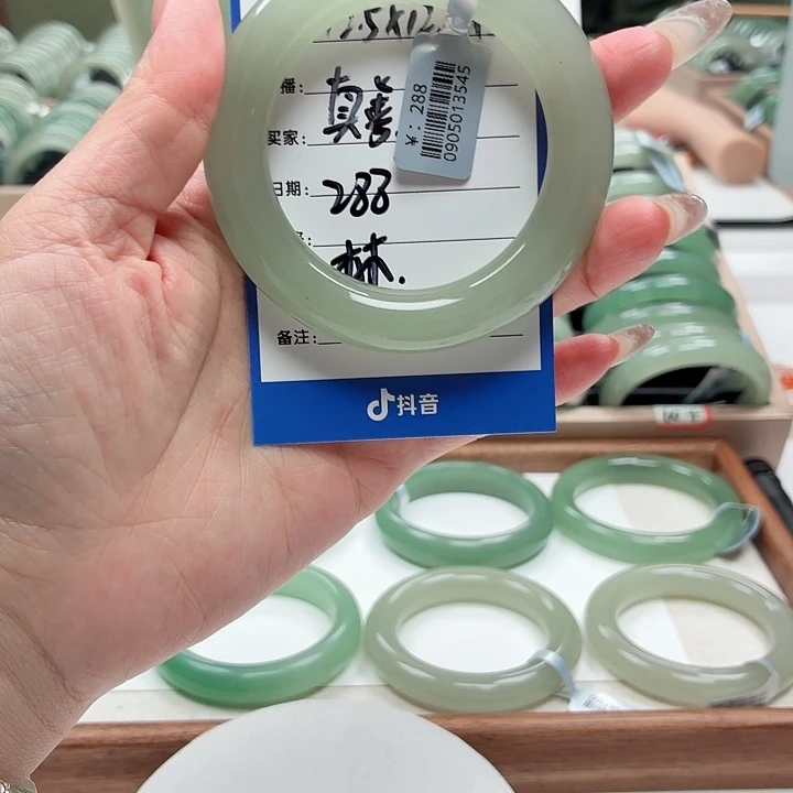 *****石英岩玉未镶嵌手镯