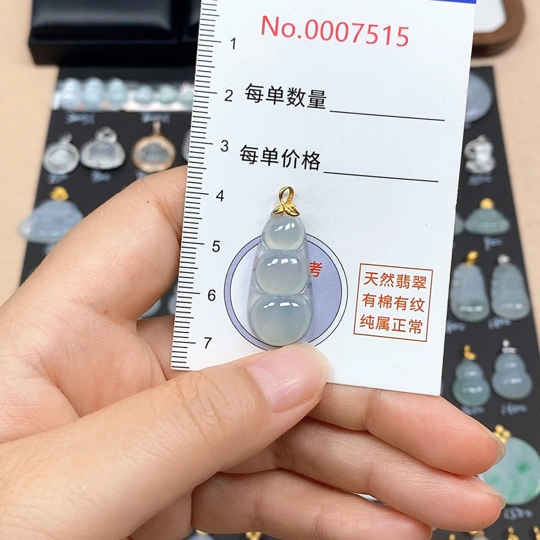 颈饰18K金镶嵌翡翠