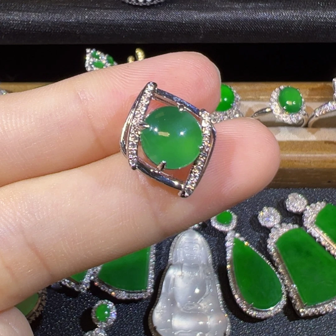 【闪购商品】颈饰18K金镶嵌翡翠