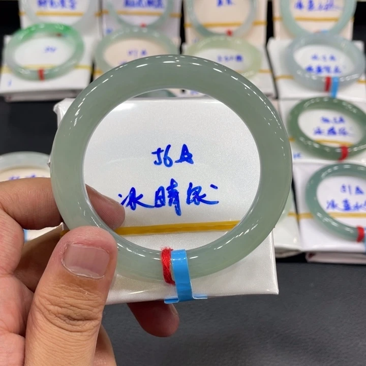 翡翠手镯未镶嵌缅甸翡翠