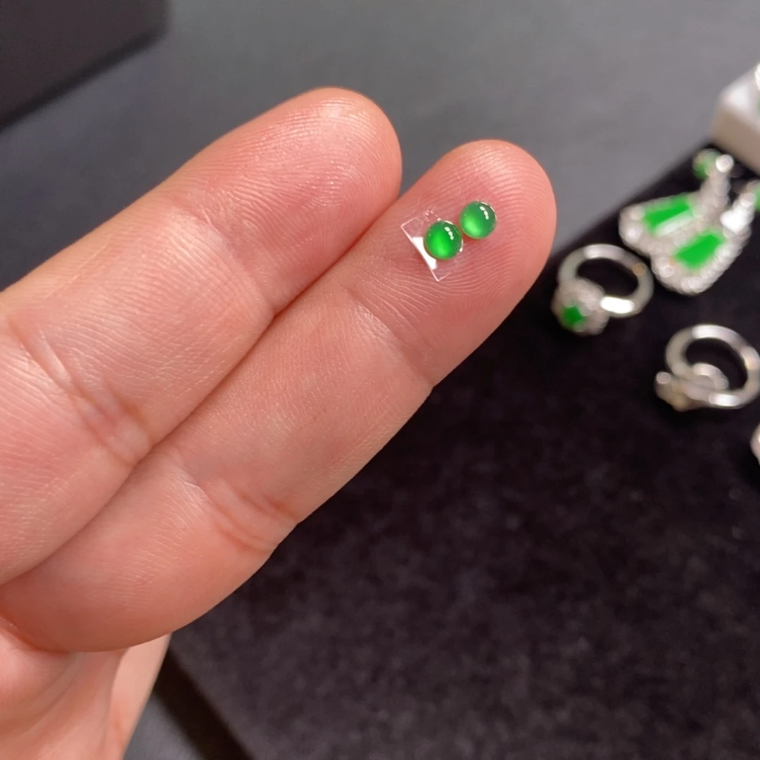 翡翠裸石正阳绿蛋面