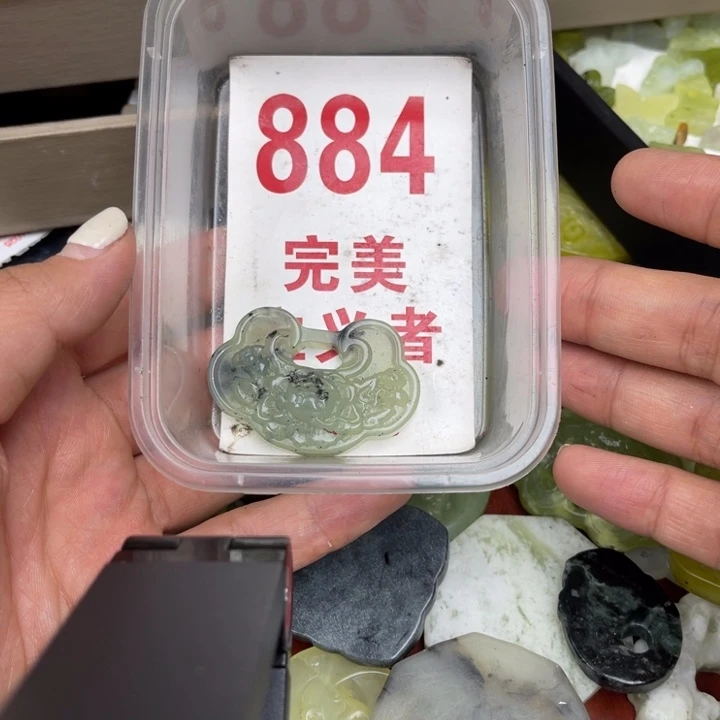 蛇纹石玉未镶嵌挂坠