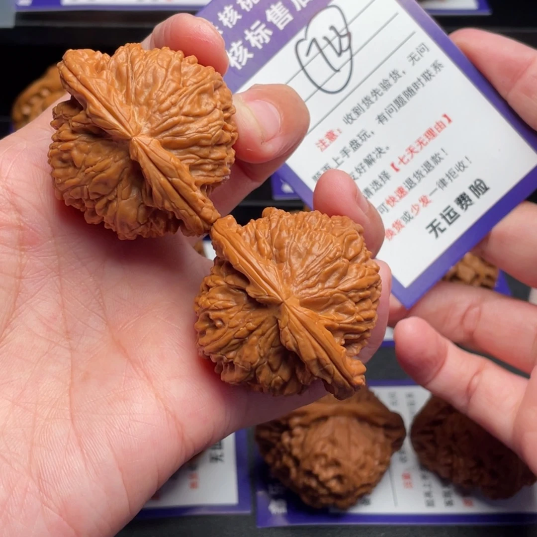 €***火文玩核桃把件白狮子，45