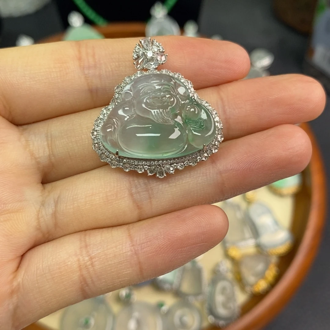 翡翠18K金镶嵌颈饰翡翠