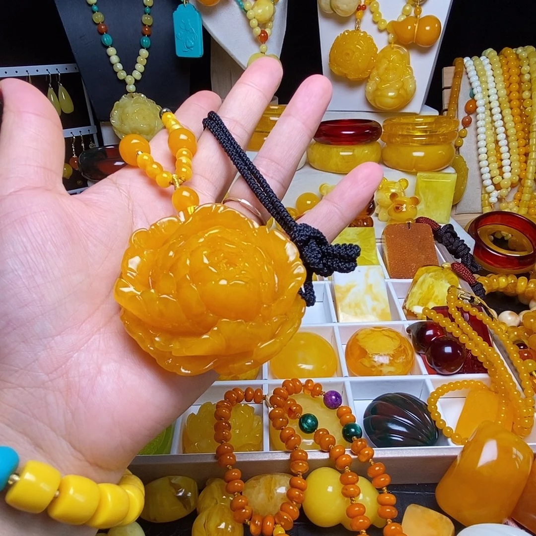 刘***，香榧木精美雕刻工艺设计吊坠