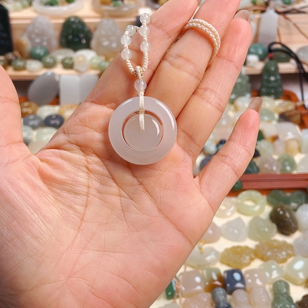 和田玉未镶嵌吊坠(赠链)