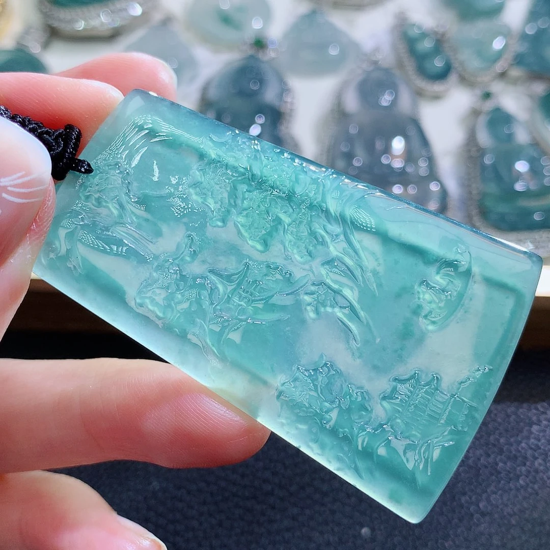 翡翠挂件未镶嵌翡翠