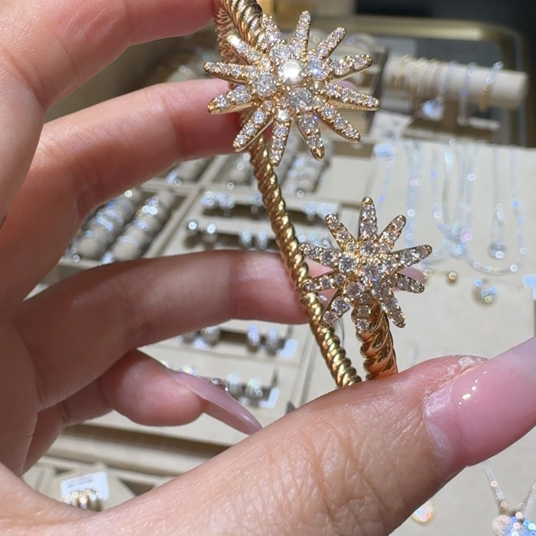 18K金镶嵌钻石手镯